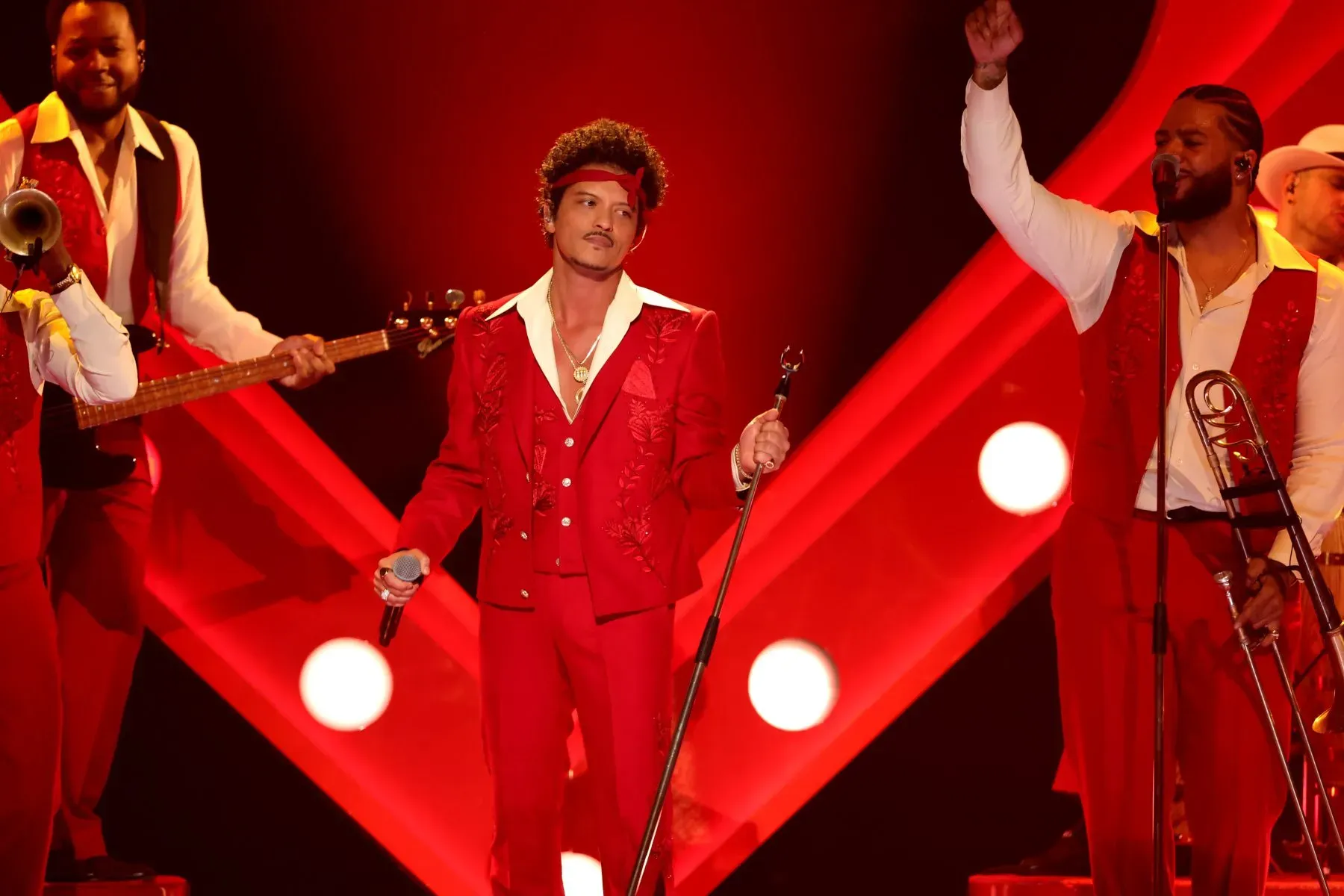 Bruno Mars y el show en vivo que sostiene con banda completa
