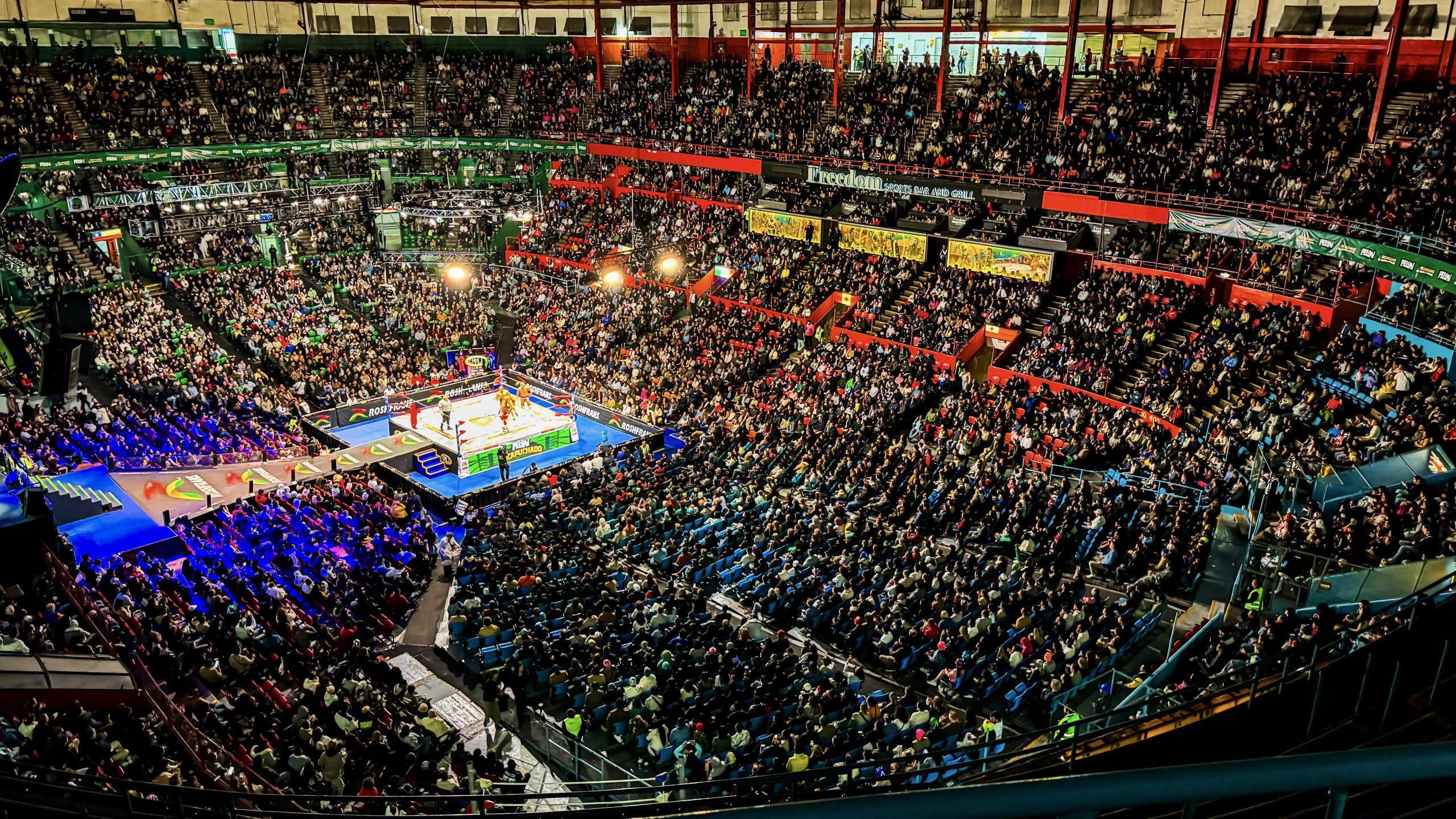 Viernes Espectacular en Arena México: Vívelo desde Plateas