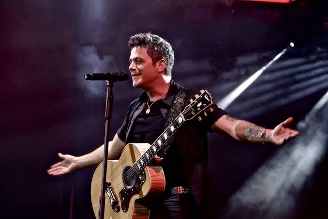 Alejandro Sanz arranca su gira mexicana en el Coliseo GNP Seguros